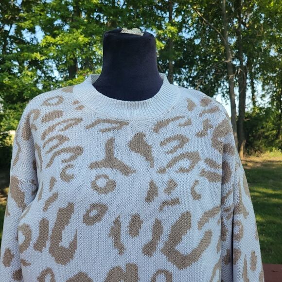 Vestidos Ladies  Khaki White Leopard Print Oversized  Crew Neck Sweater sz Med - Picture 4 of 13